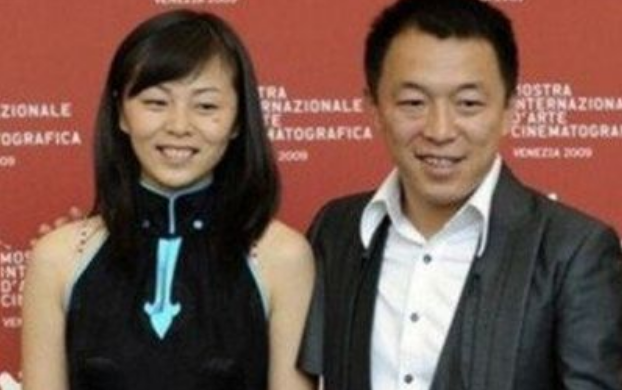 【黄渤】她被黄渤追了13年，成名后对她不离不弃，如今45岁被宠成公主