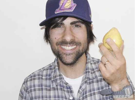 mv|高中时曾组建过乐队，乐队解散后的他，却选择了当演员