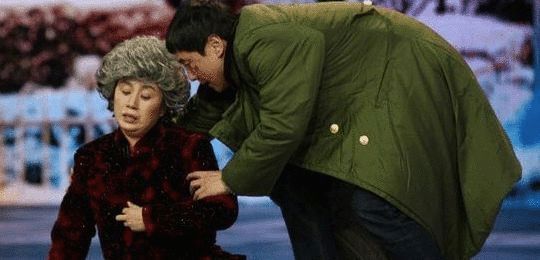 春晚|他上春晚6次却3次失误，但每一次失误都成经典，网友：难怪能红