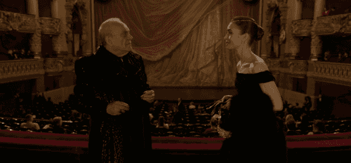 emily in paris|一口气刷完爆火新剧《Emily in Paris》，我超想买衣服！