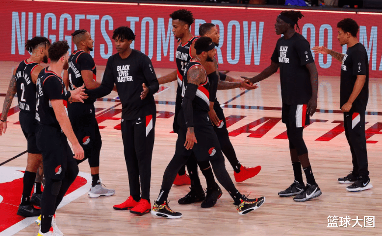 湖人队|詹姆斯拒绝出场！湖人也同意了，豁出去了啊