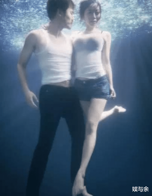 闫妮|49岁闫妮水下“大片”,明明一丝不露,却让人心砰砰直跳!
