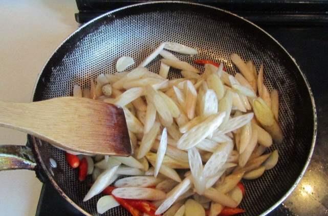 猪肉|秋天，少吃猪肉，就吃这菜，补血又补铁，脸色更红润，比吃阿胶强