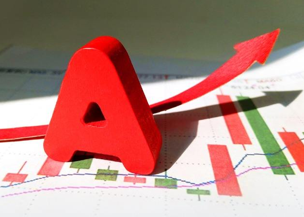 「绩优股」中报行情开启：紫光国微率先启动，下一个是谁