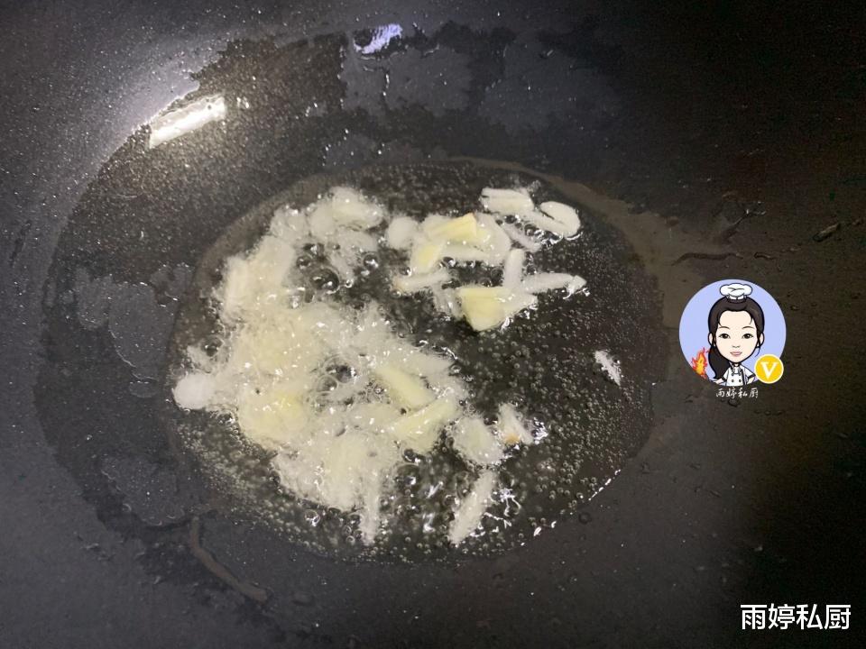 『豆腐』这菜长得丑，却被称为“清道夫”弹滑软嫩，天气越热越爱吃它