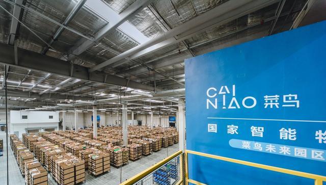 马云|坐拥39家商厦，身家近500亿，家庭事业双丰收，却甘愿为马云打工