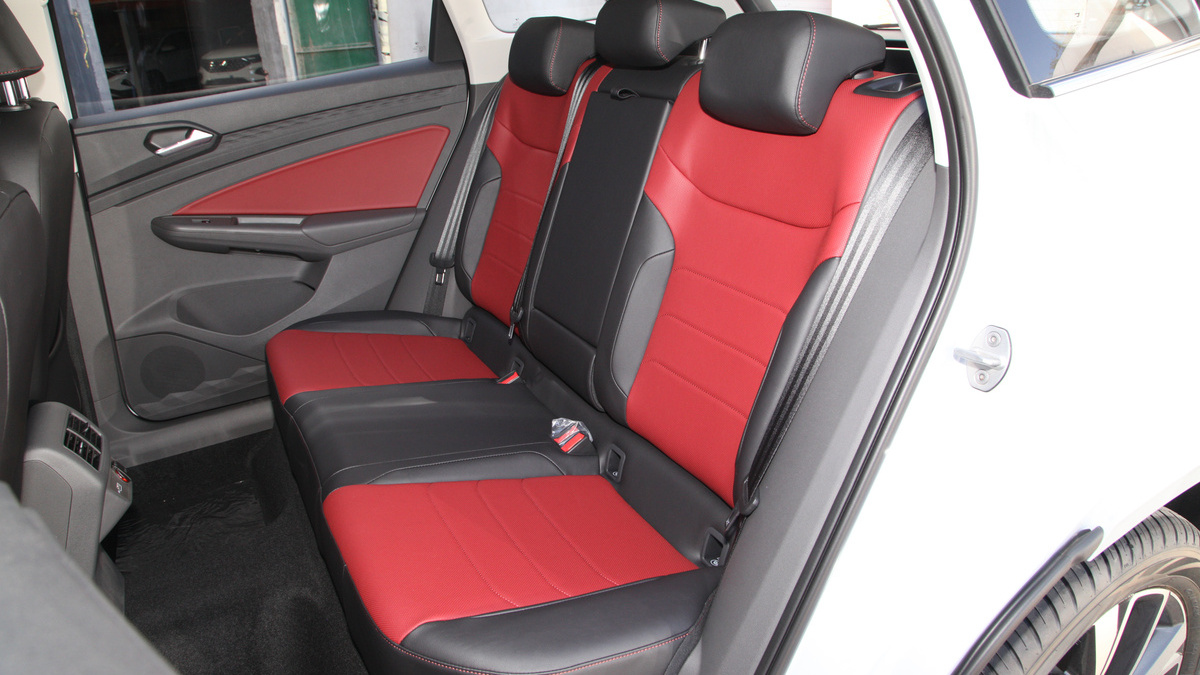 大众汽车：大众又火了，中型SUV不足11万，全系LED带全景天窗，看啥途观