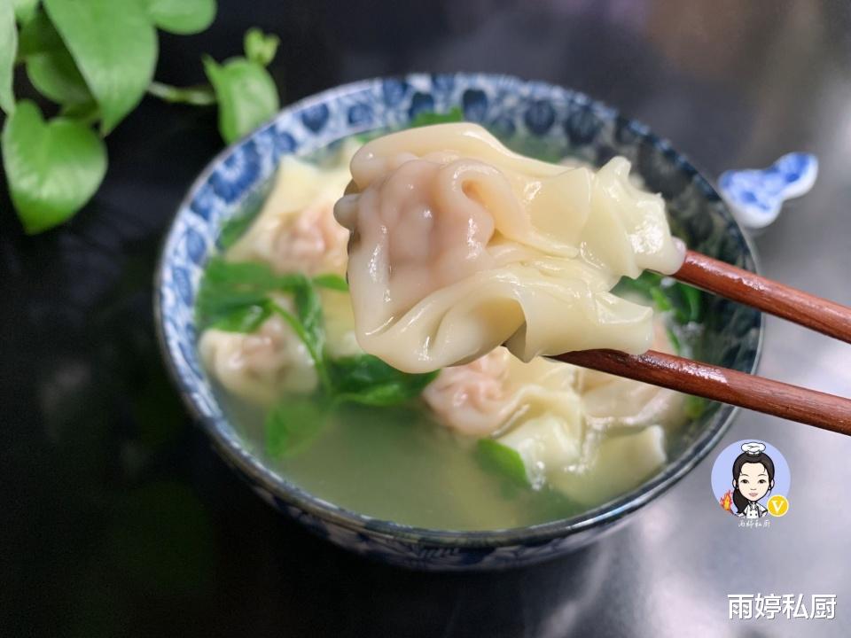 馄饨|早餐“馄饨”这样做真简单，1分钟至少能包60个，皮薄馅大特别香