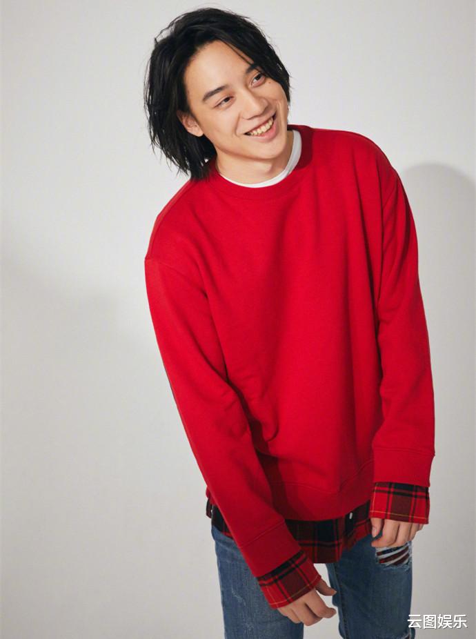 张宇|张宇与妻子十一郎为爱子庆生，22岁儿子罕露面，比老爸高大帅气