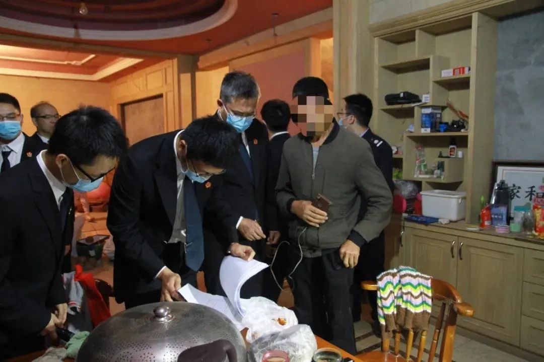 人民法院报|“法官我真的没钱！”接着，执行干警找到他的住宅发现……