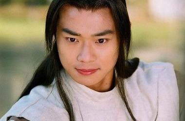 梅艳芳|曾和梅艳芳共枕3年，红到周星驰都请不动，如今混到没戏拍！