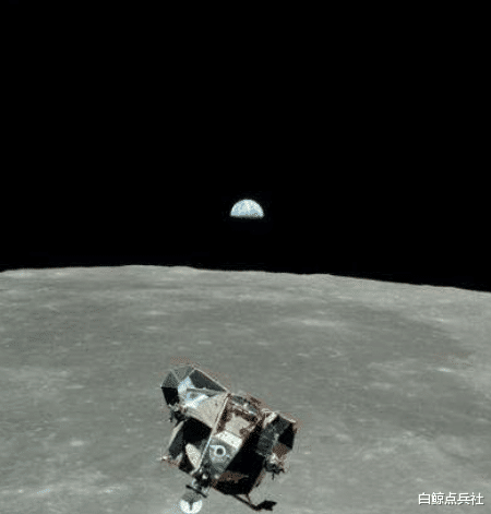 【月球】宇航员登上月球后，返回时却没有发射站，那他们是如何返回地球的？