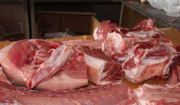 猪肉|猪肉每公斤再涨10元！为啥牛肉羊肉不涨，就猪肉价不停