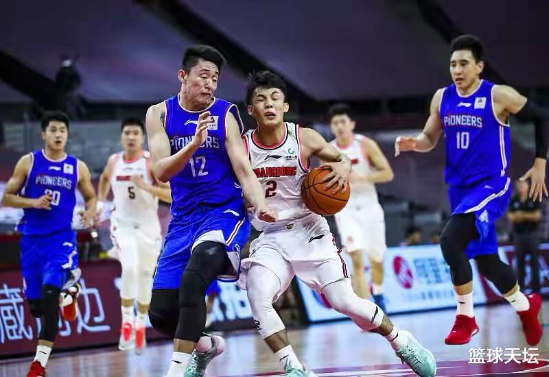 徐杰|为何国际篮协不称赞郭艾伦跟赵睿，反而钦点徐杰？身体素质原因