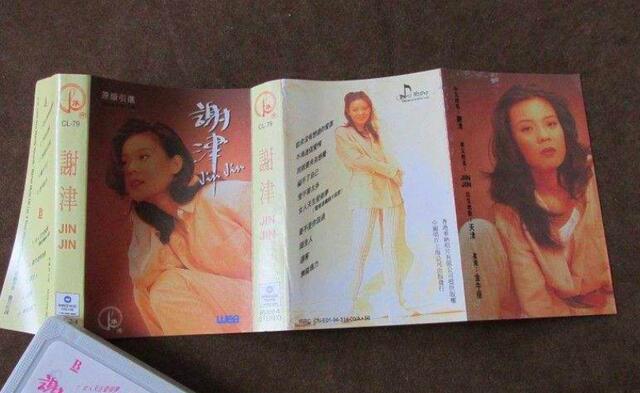 谢津|99年，谢津洗完澡穿戴整齐后，从楼上一跃而下，成韦唯一生的痛