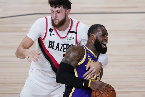 湖人队|G4大战前！湖人传来坏消息，3主力带伤作战，沃格尔宣布一新决定