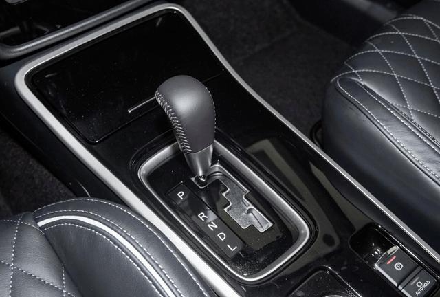 『三菱欧蓝德』正宗的日系SUV,发动机纯进口,低配就有8气囊,比CR-V还便宜