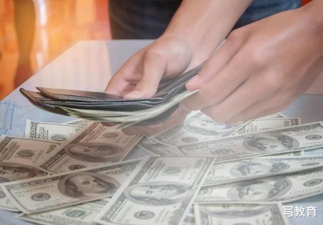 大学生|大学生活费给多少？本科毕业生4年花13万，他的伙食费家长可参考