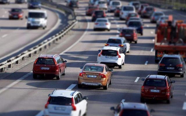 交通法规|开车走高速便宜,还是走国道便宜?仔细一算,车友:以前都错了