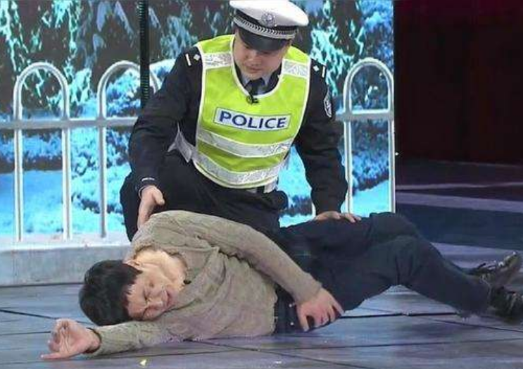 春晚|他上春晚6次失误了3次,但每一次失误都成经典,网友:难怪能红