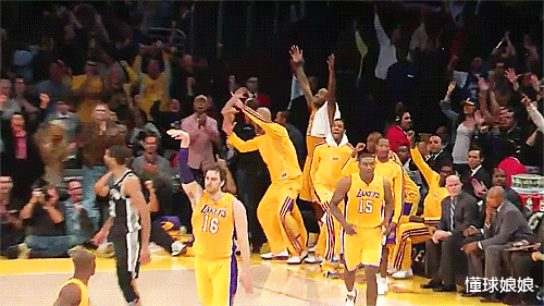 [萨克雷]30岁退役，放下篮球开挖掘机，这个男人永远那么神奇