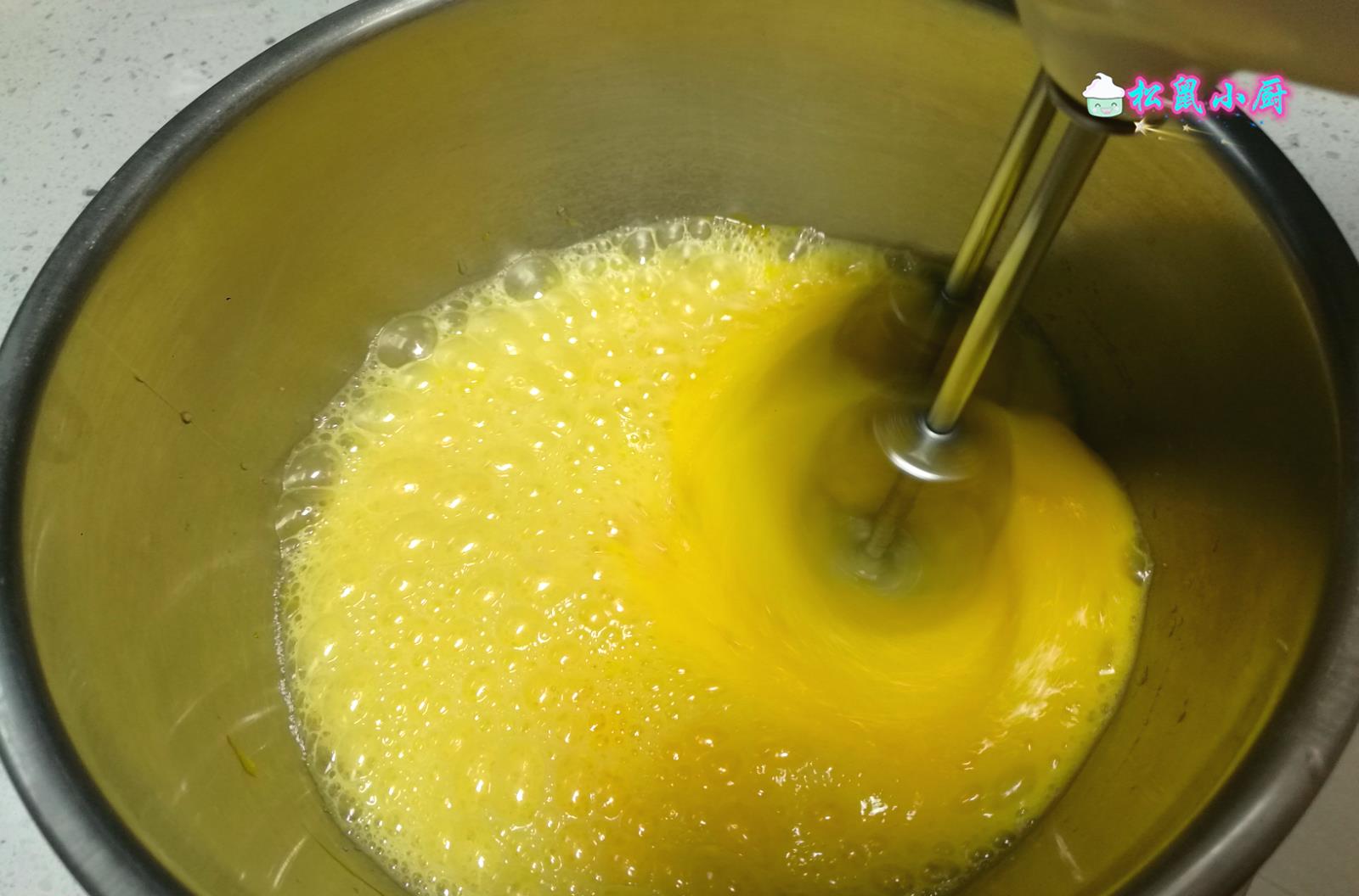 「蛋糕」3种食材做蛋糕，鸡蛋面粉和白糖，无油无水不怕胖，30多年吃不腻