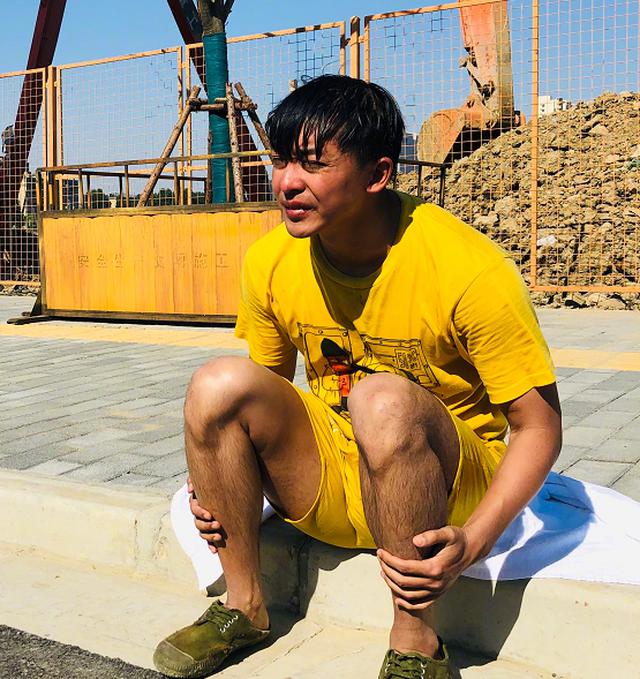 李佳航▲李佳航自称是“校草”，本以为是蹭热度，看到旧照再不想叫张大炮