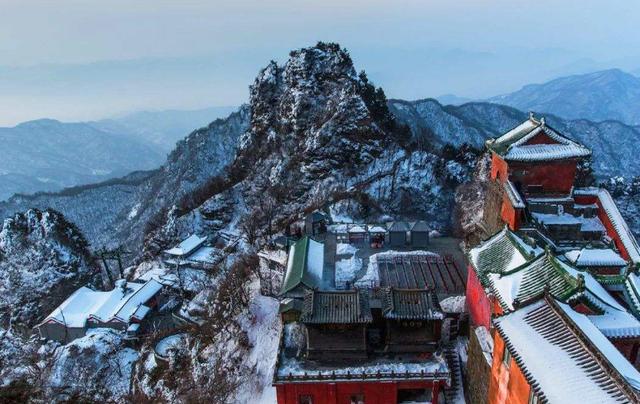 峨眉山:从前爬不动,现在爬不起!中国的三座名山如今就差“空气收费”了