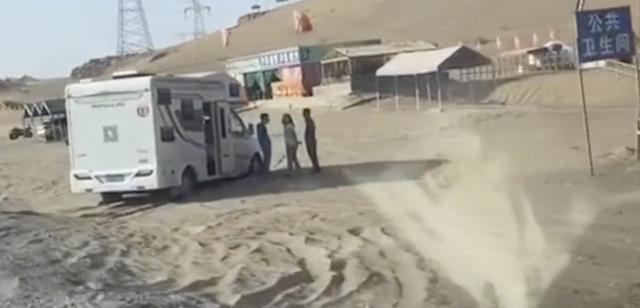 北京日报客户端|上个公厕，收费500至3000元？敦煌回应——