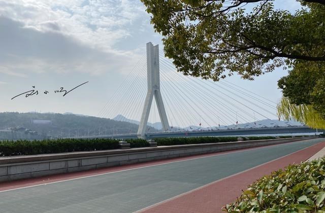 一纸寡言 浙江省有一座“尴尬”的城市，名字很简单，但90%的游客都会读错