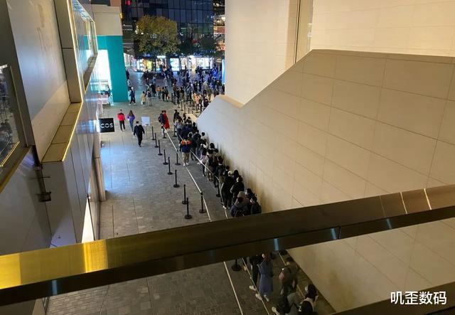 苹果|华为也无奈，苹果新机首销火爆，李楠狂吹iPhone12 mini！