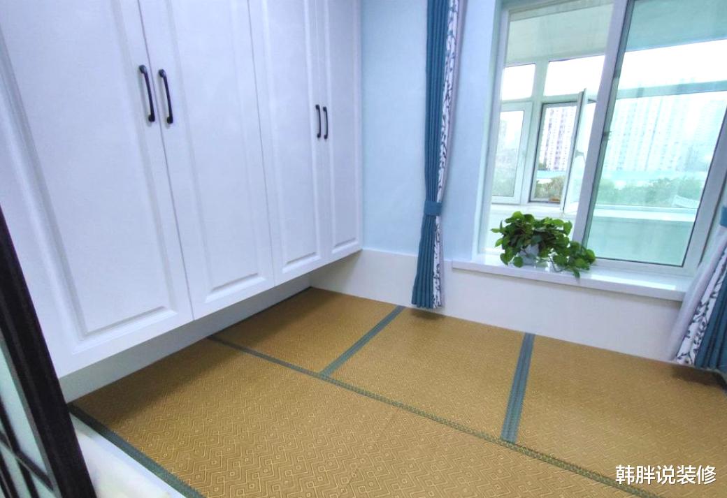 榻榻米|50㎡小户型，客厅里硬挤出榻榻米盒子房，单身公寓变成小两房