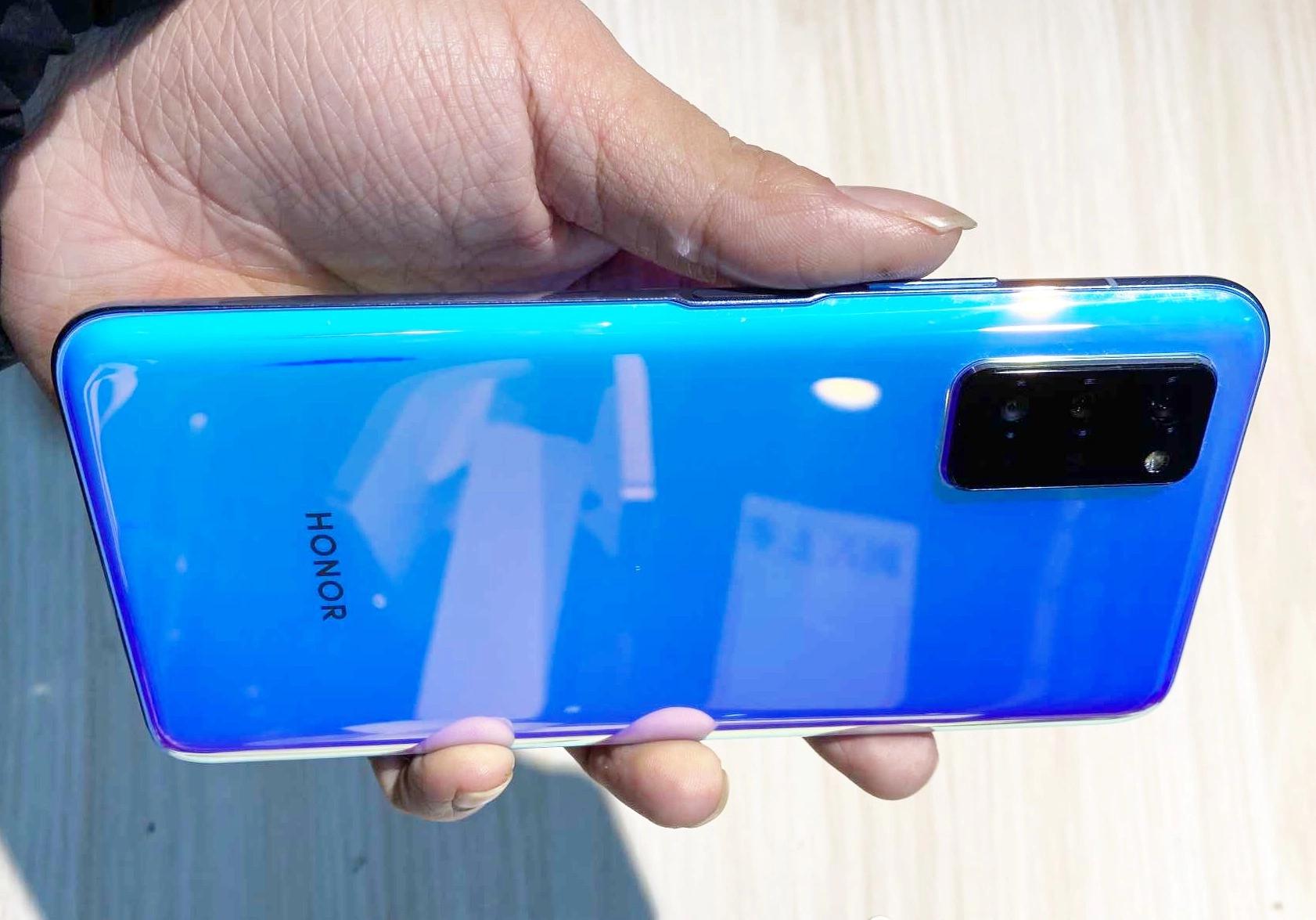 『麒麟990』5G旗舰跳水王来了，上市半年从3699跌至2599，麒麟990+8GB！