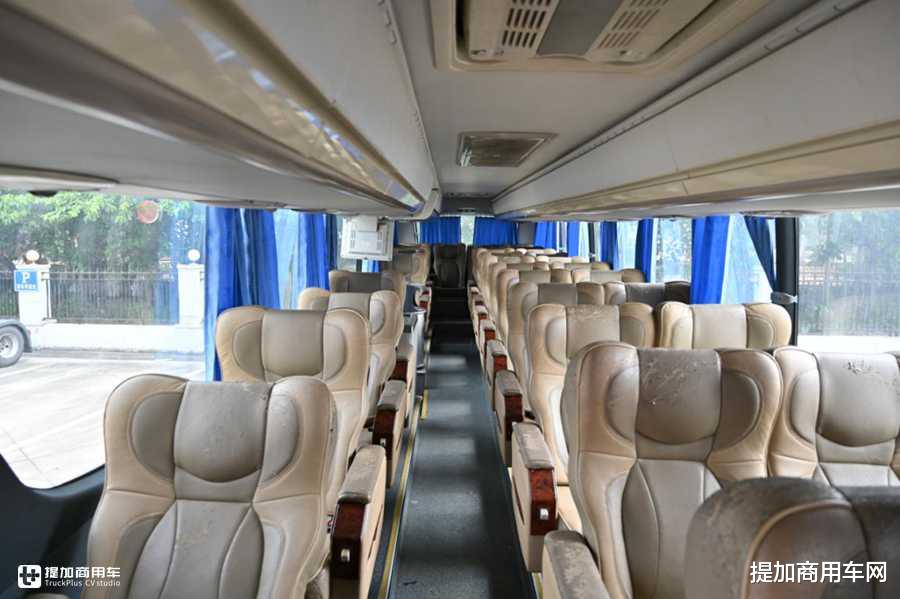 奥迪Q7|座椅堪比沙发，十年前的这款国产豪华大巴，实际是斯堪尼亚底盘？