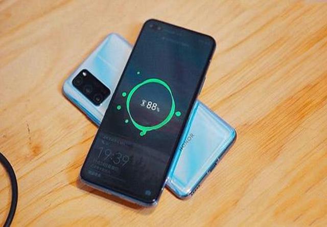 [华为荣耀]华为终于爆发！8+256从4199跌至2819，睁大眼先别“入坑”