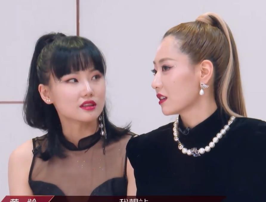 白冰|白冰尴尬遭遇无人选，开场一句话竟一语成谶，姐姐真实关系很塑料