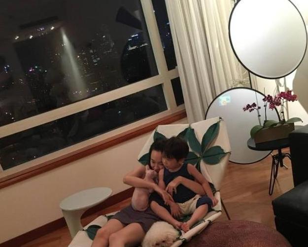 霍思燕一家人住的豪宅，客厅中间有根大柱子，这户型还是头次见