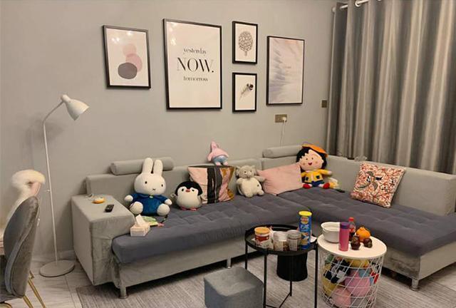 『』新房入住一个月后，越来越喜欢待在家，电视墙花不到200块太美了