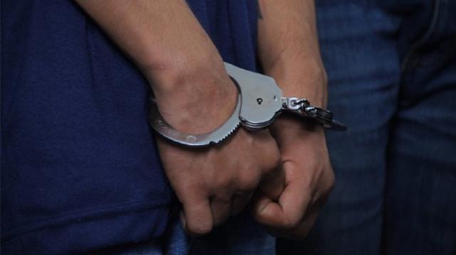 睹图|男子发现妻子与邻居有亲密合照，一怒之下跑到邻居家将其砍伤