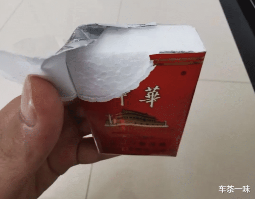 「火车」“刚下火车买包好烟回老家”拆开之后我怒了，这也太坑了！