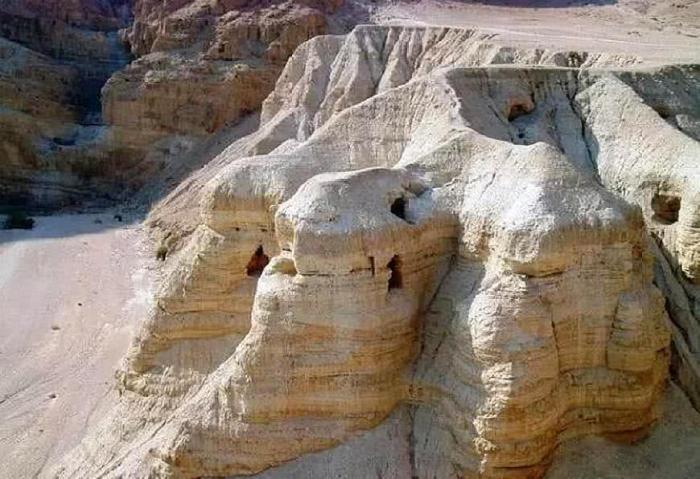 「考古学家」世界史上七大神秘的考古发现,图五神秘巨爪,图六吸血鬼?