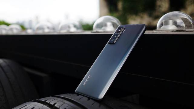 美团|标准版也是王者！iQOO 5为何同样深受消费者的喜欢？