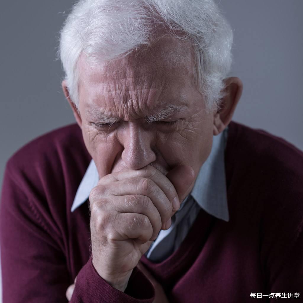 咳嗽▲“寿命较长”的男生，早起后通常有4个好行为，若你也有，祝贺你