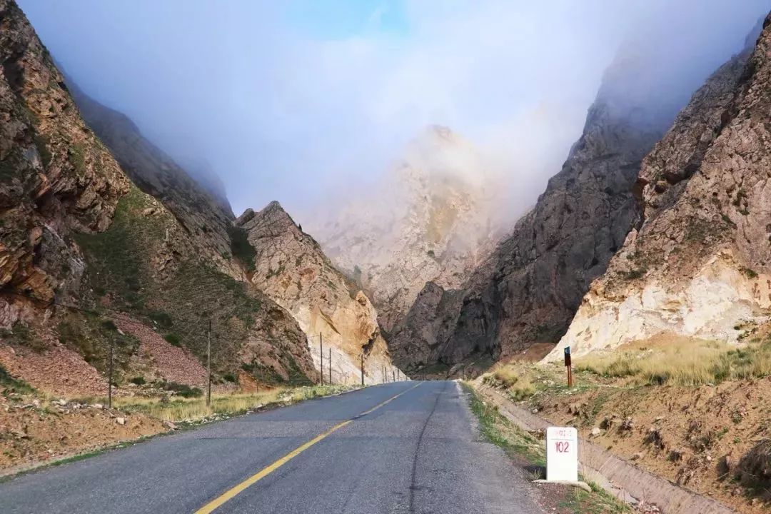 「新疆维吾尔自治区」从新疆出发,中国最长最美公路横空出世,一路顶级风光!