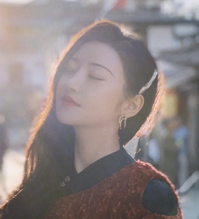 景甜■景甜晒新照大变脸，她到底对自己下了什么狠手？