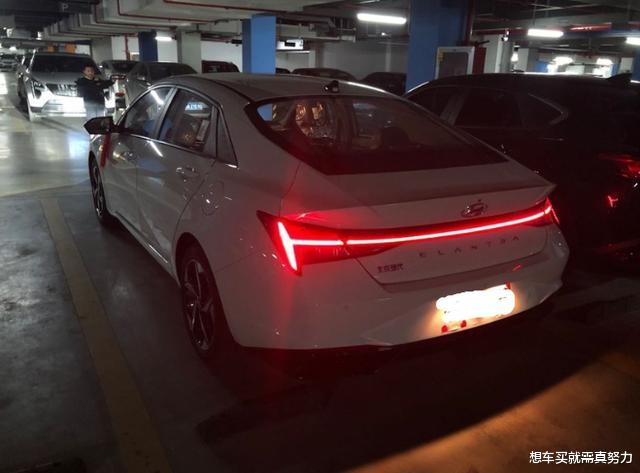 现代伊兰特|本想买思域，最后花13万买隔壁的伊兰特，提车时他特地发朋友圈