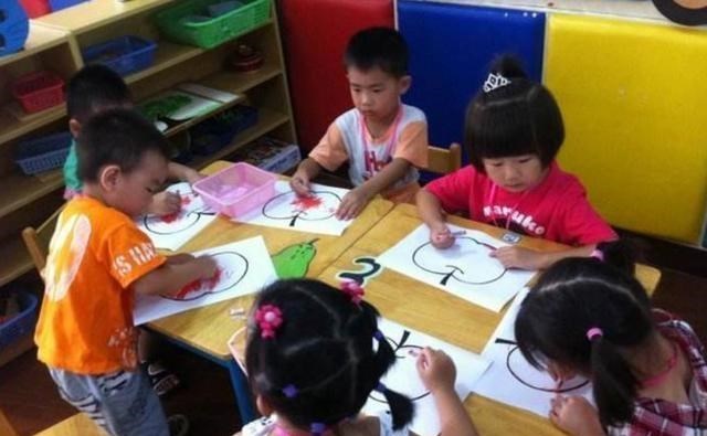 幼儿园|进公立幼儿园5天后,宝妈却把女儿送到了私立,一番话引人深思