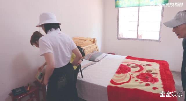 段奥娟|都在18岁出道，林允为父母买房，段奥娟住大山的平房爷爷出镜慈祥