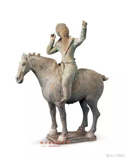 唐朝|总说胡服，到底长什么样？唐代女子真的可以随便穿？