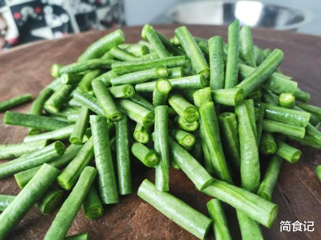 「牛肉」谷雨后,要多吃这菜,钙是牛肉的5倍,6块钱一斤,简单一拌就上桌